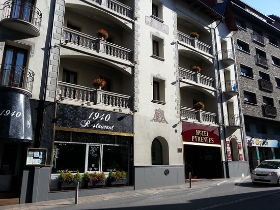 hotel-pyrenees-fachada-dia.jpg